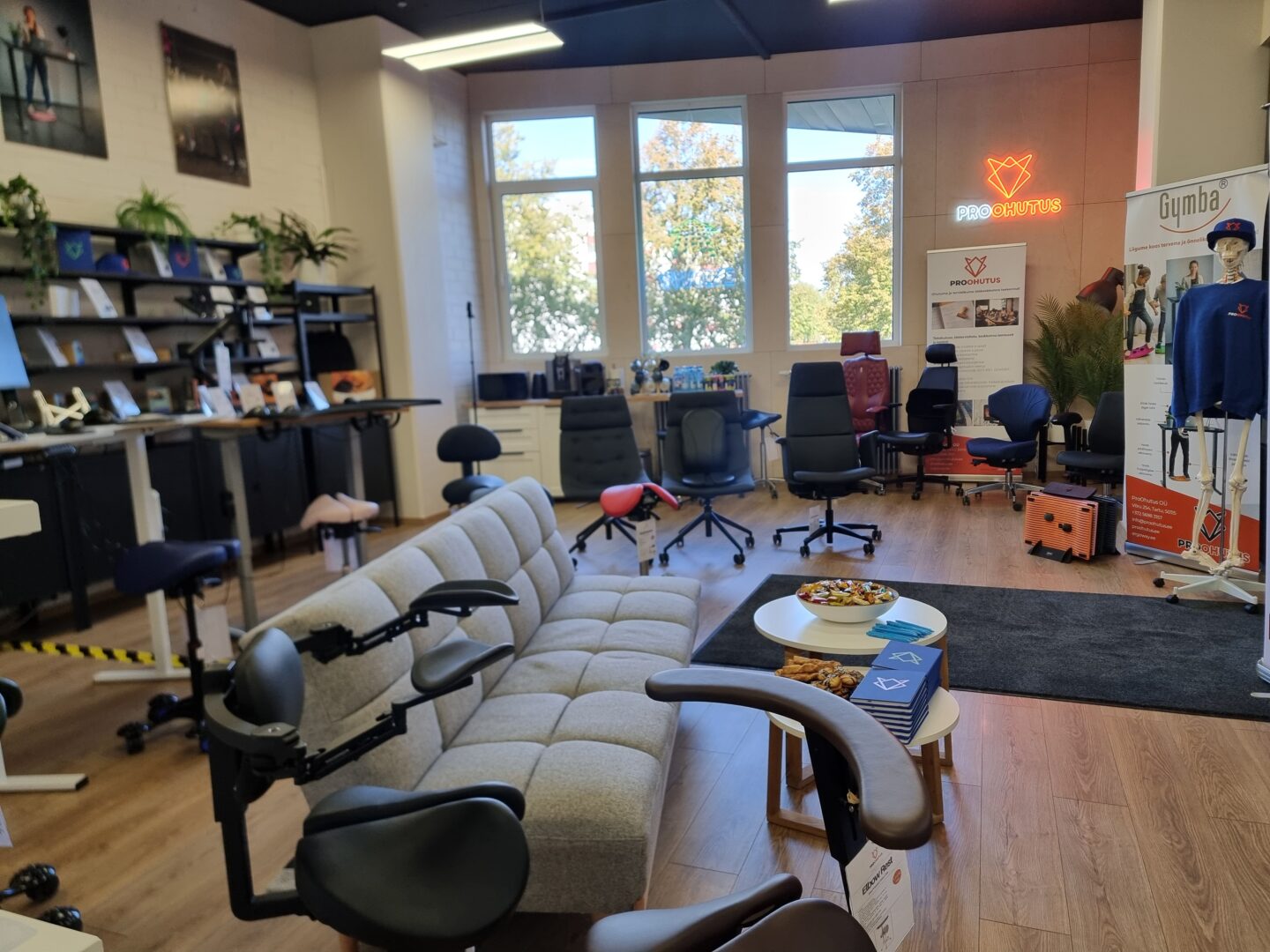 Kontoritool vs sadultool