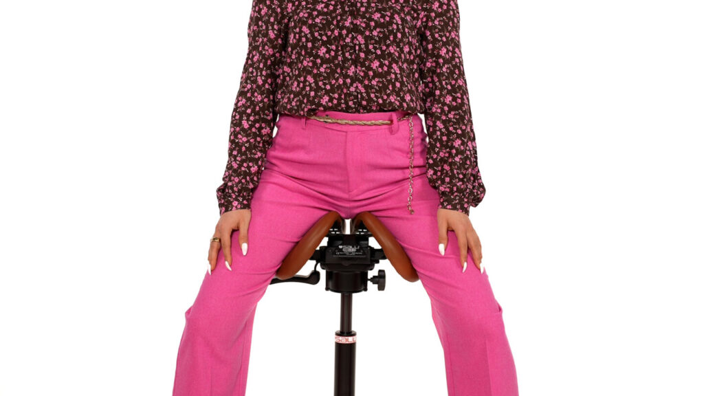 sadultoolil puudub seljatugi - vaagen on loomupärases püstises asendis